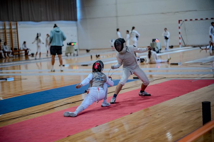 A deep lunge during a bout